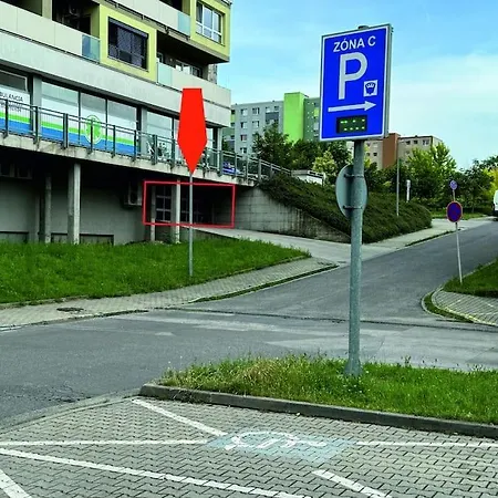 S Kompletnym Vybavenim *